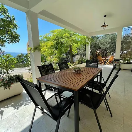 Superior Vujevic, Apartamento