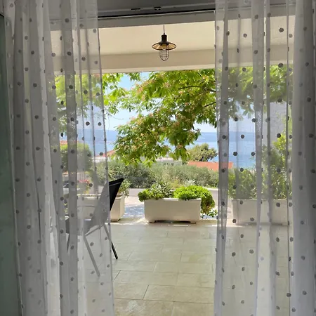 Superior Vujevic, Apartamento *