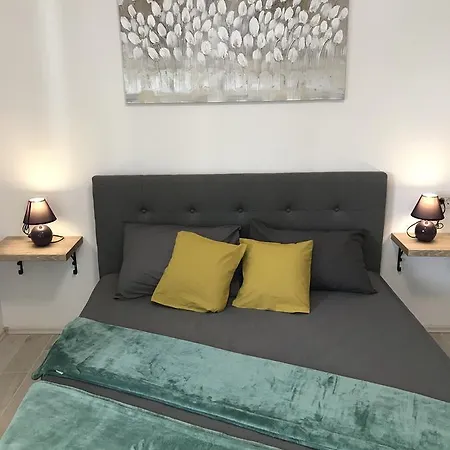 Superior Vujevic, Apartamento