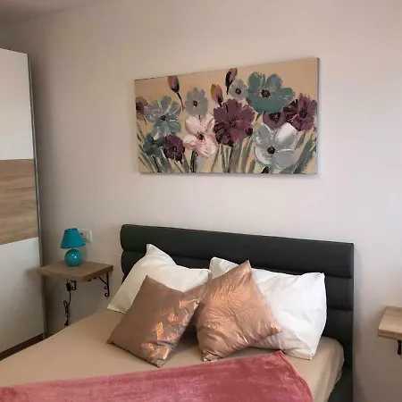 Superior Vujevic, Apartamento Duće