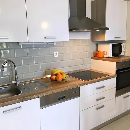 Superior Vujevic, Apartamento *